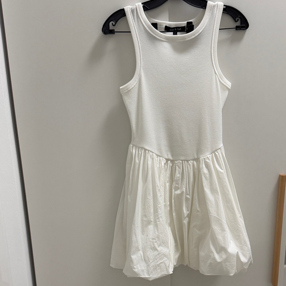 Chic White Sleeveless Dress